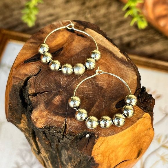 🏷️ Silver Tone Metal Beaded Hoop Earrings - Picture 3 of 3